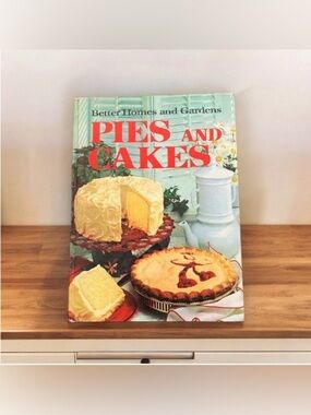 Vintage Better Homes and Gardens PIES and CAKES Recipe Cookbook 1967 Hard Cover